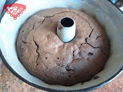 Glutenfreier Schokoladenkuchen mit Walnüssen