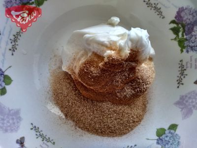 Gluten-free peach cake with cream